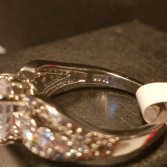 💎Beautiful Round Cut CZ RING - Picture 7 of 7